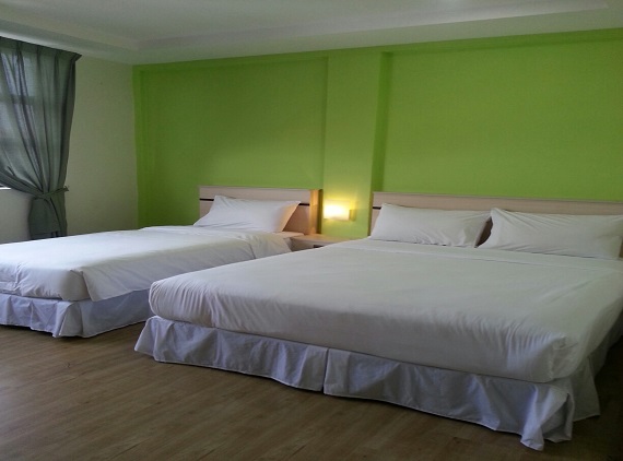 merlin hotel studio family room in penang
