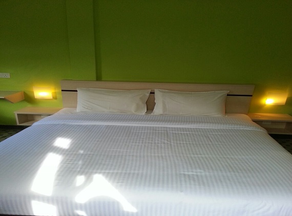 merlin hotel studio king room in penang